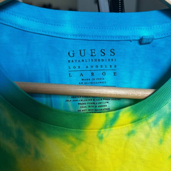 GUESS TIE DYE GRAPHIC LOGO VIVID SWIRLS OF COLOR SHORT SLEEVE T-SHIRT - Picture 3 of 4